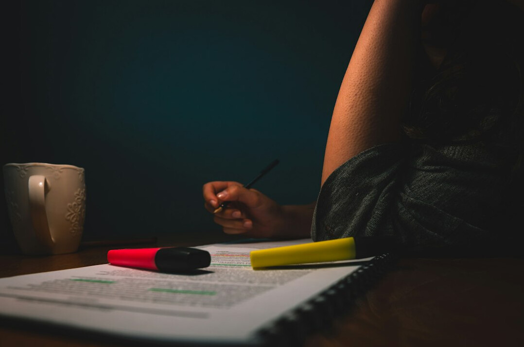 detective writing report